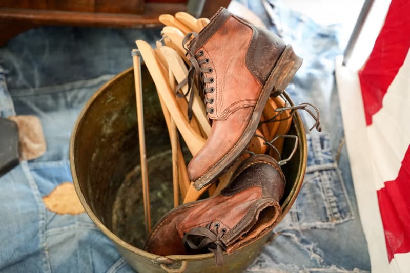 率先走進 visvim 最新 F.I.L. INDIGO CAMPING TRAILER 香港淺水灣期間限定店