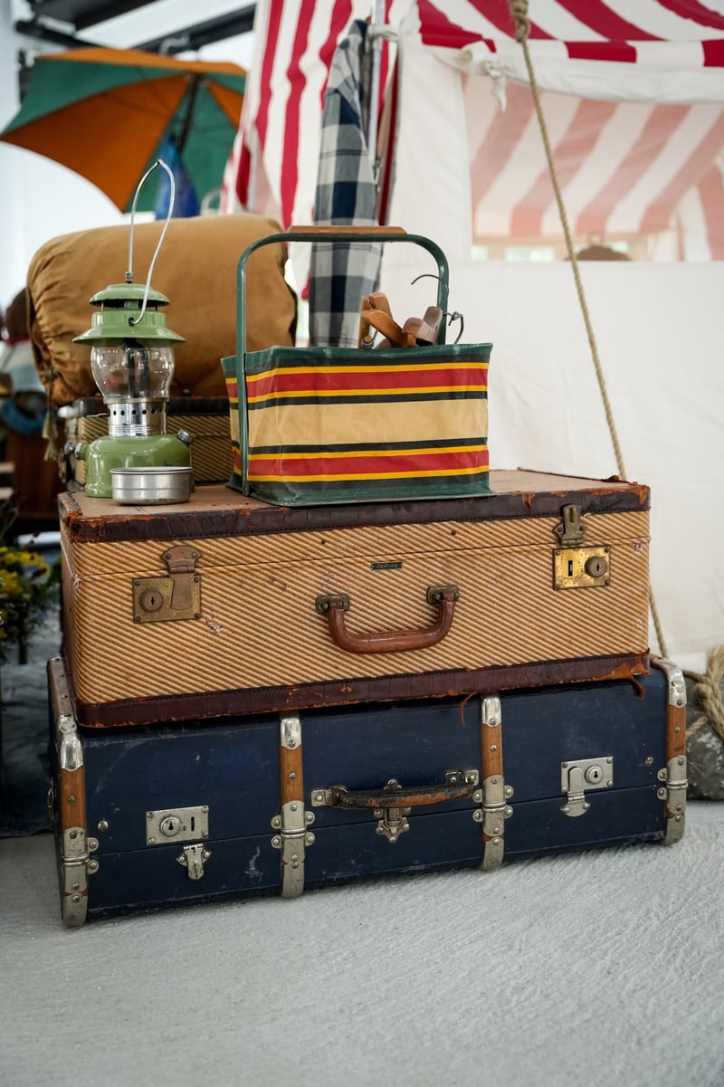 率先走進 visvim 最新 F.I.L. INDIGO CAMPING TRAILER 香港淺水灣期間限定店