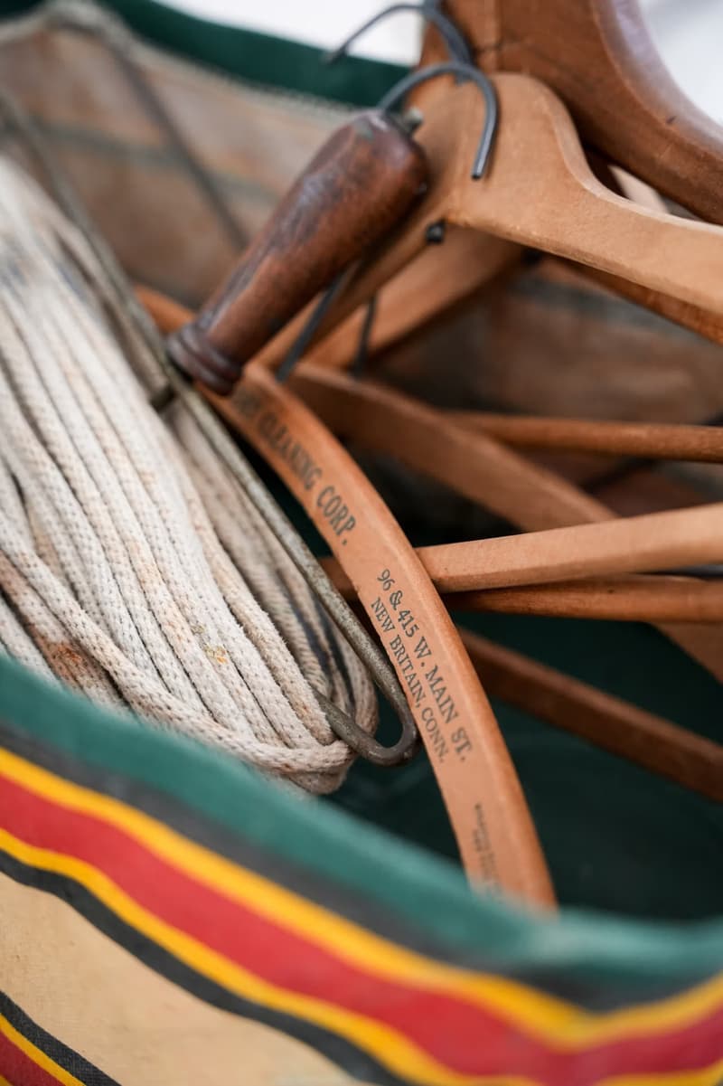 率先走進 visvim 最新 F.I.L. INDIGO CAMPING TRAILER 香港淺水灣期間限定店