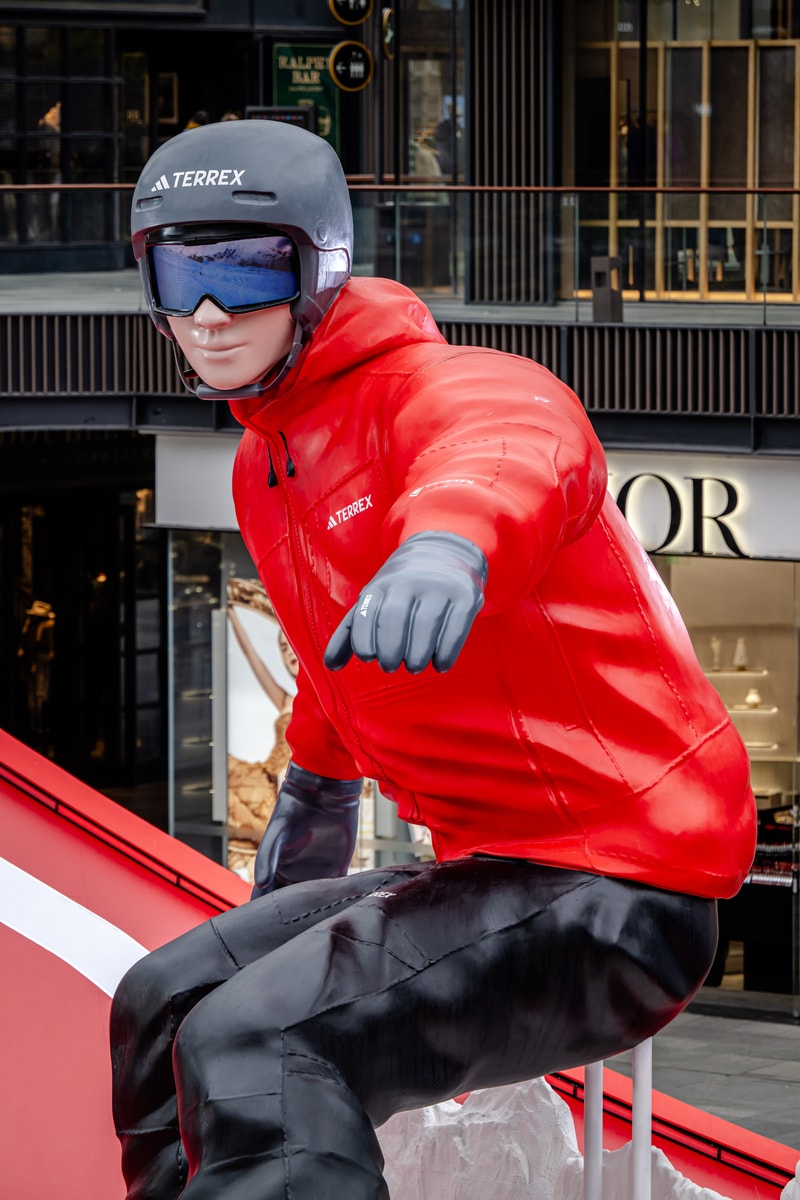 直击 adidas TERREX 巨型滑雪「大红人」雕塑装置