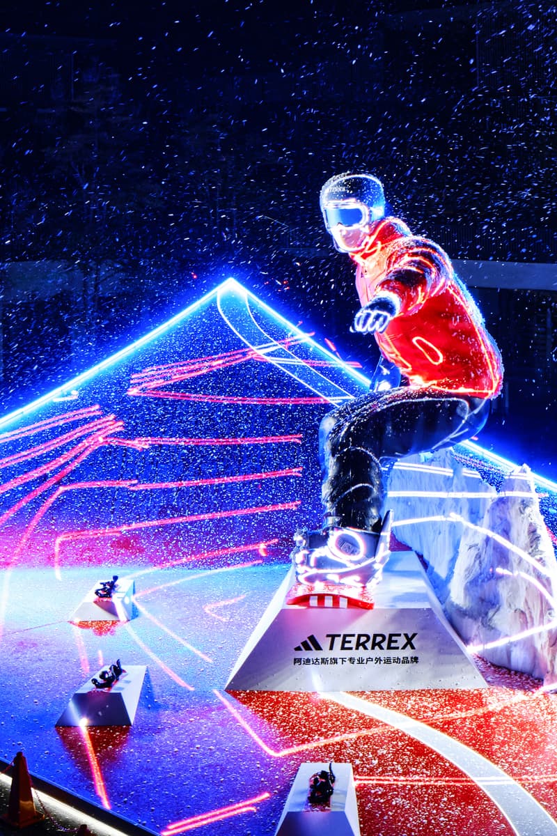 直击 adidas TERREX 巨型滑雪「大红人」雕塑装置