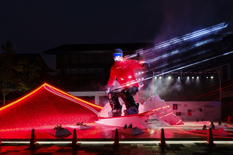 直击 adidas TERREX 巨型滑雪「大红人」雕塑装置