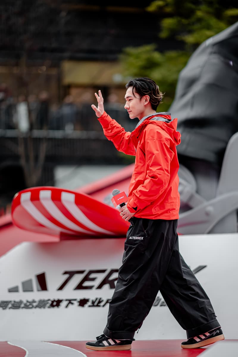 直击 adidas TERREX 巨型滑雪「大红人」雕塑装置