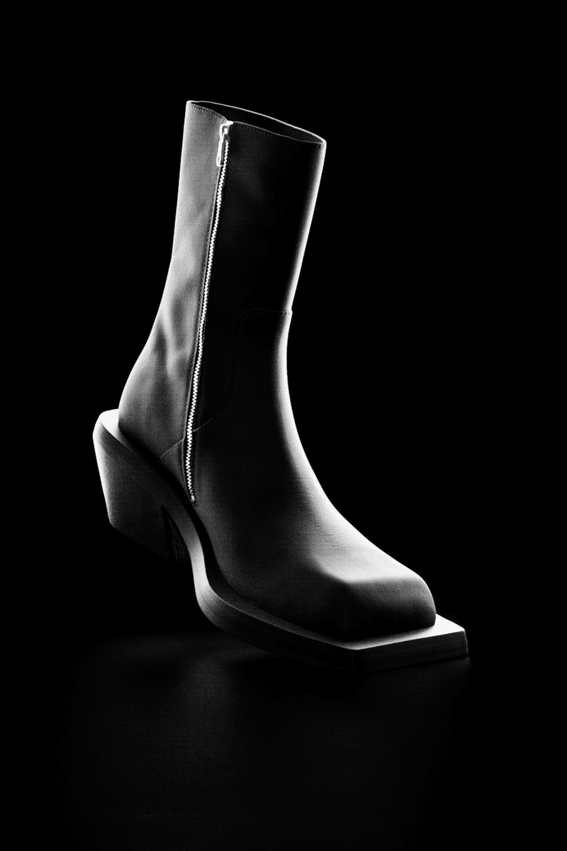 CAMPERLAB 发布全新 2025 春夏 QUETAL 系列