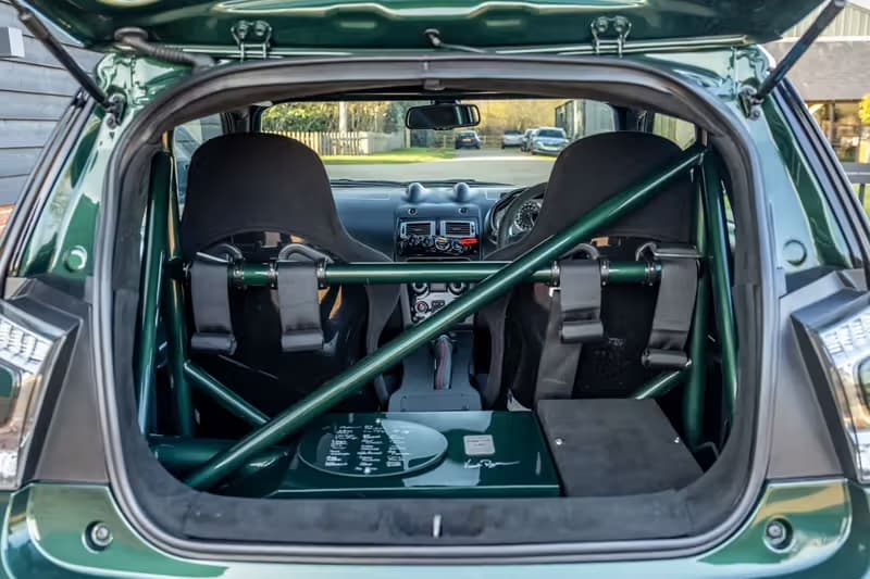 Aston Martin 极稀有 V8 Super Cygnet 终极钢炮车型现身市场出售