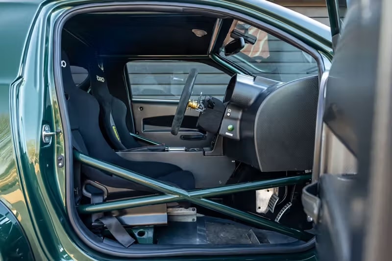 Aston Martin 极稀有 V8 Super Cygnet 终极钢炮车型现身市场出售