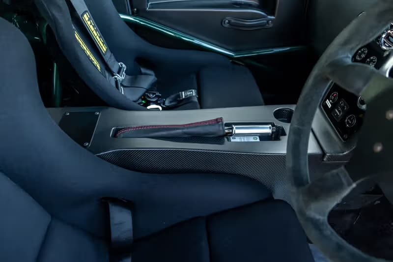 Aston Martin 极稀有 V8 Super Cygnet 终极钢炮车型现身市场出售