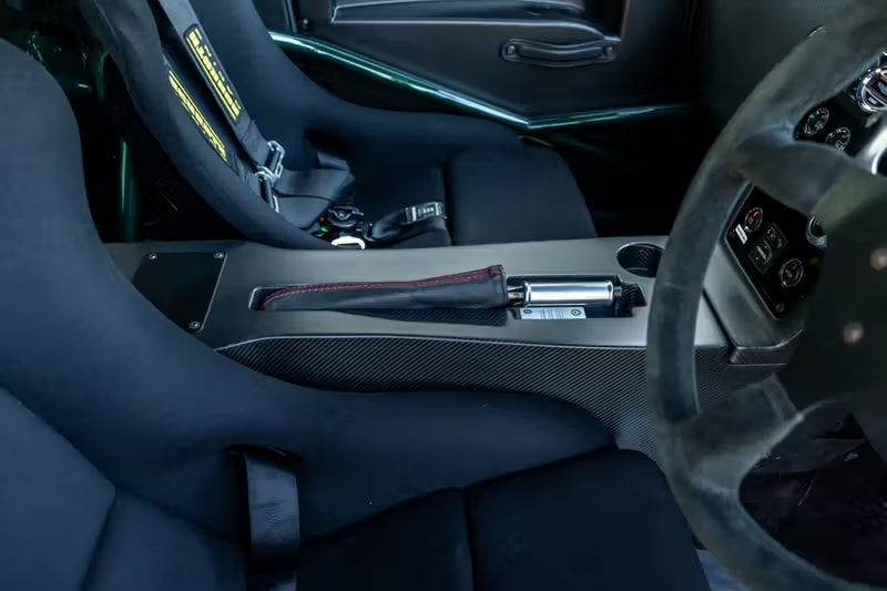 Aston Martin 极稀有 V8 Super Cygnet 终极钢炮车型现身市场出售