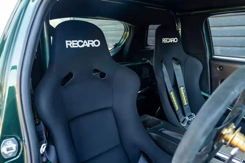 Aston Martin 极稀有 V8 Super Cygnet 终极钢炮车型现身市场出售