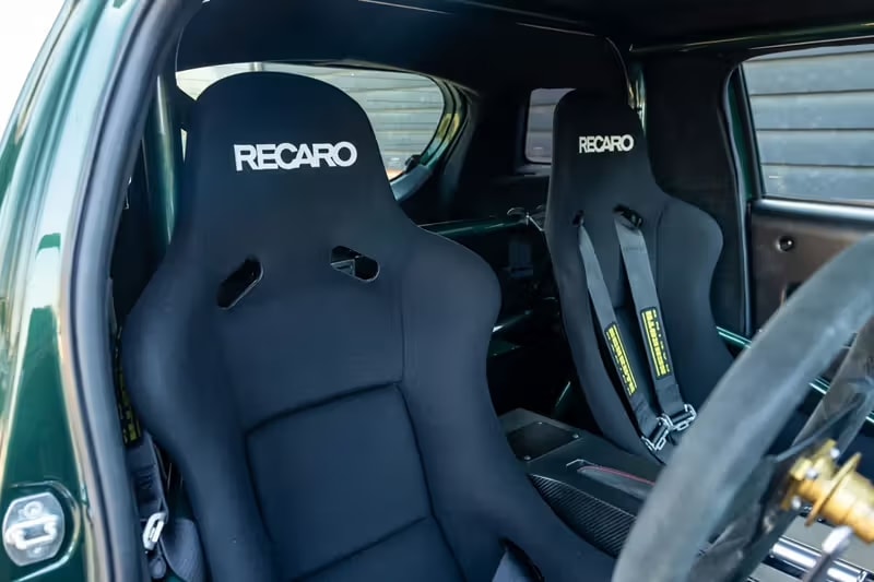 Aston Martin 极稀有 V8 Super Cygnet 终极钢炮车型现身市场出售