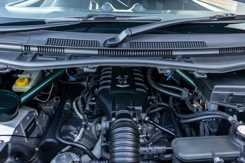 Aston Martin 极稀有 V8 Super Cygnet 终极钢炮车型现身市场出售
