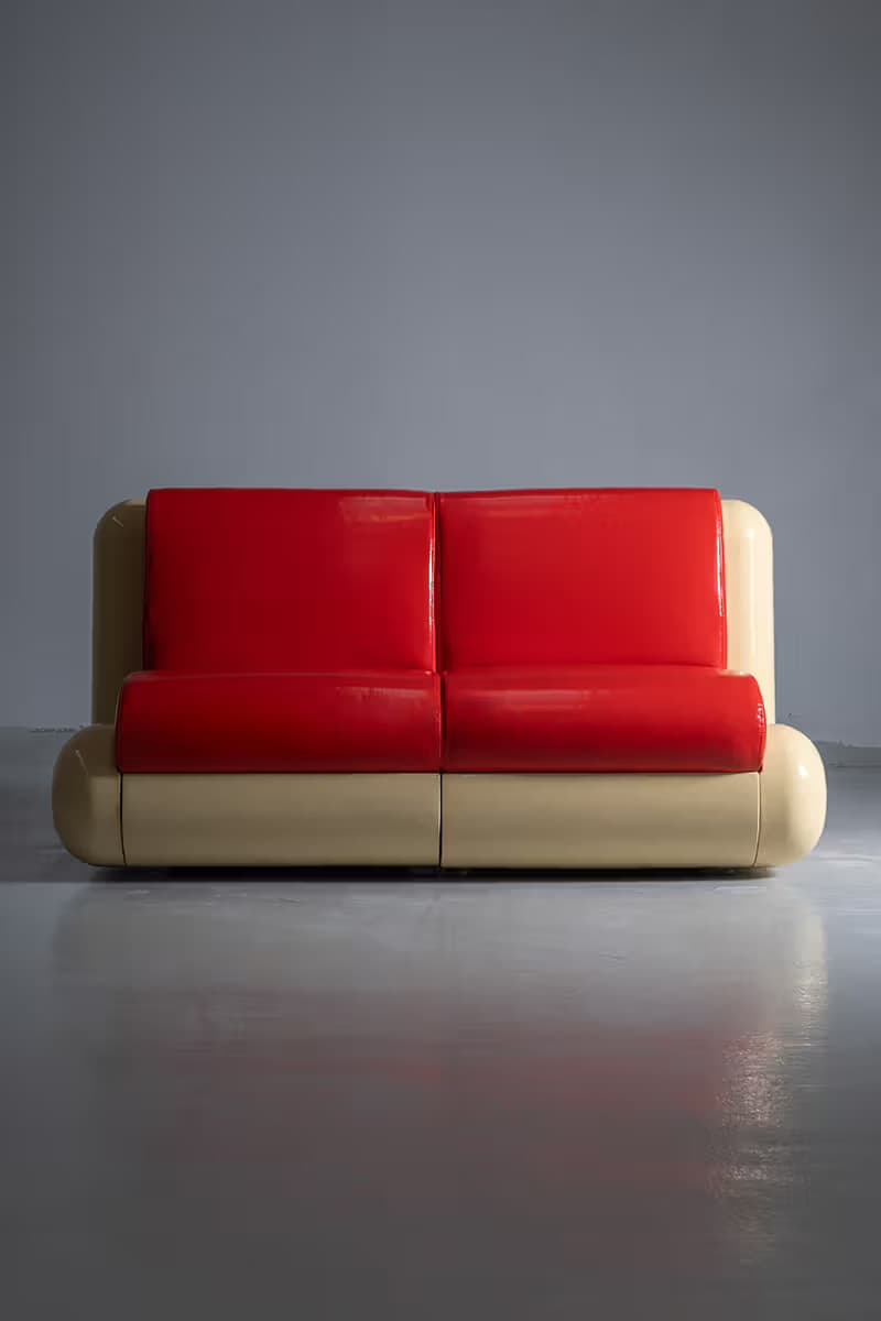 Holloway Li x Uma 推出全新 T4 Sofa，亮红 PVC 材质迎接户内外使用