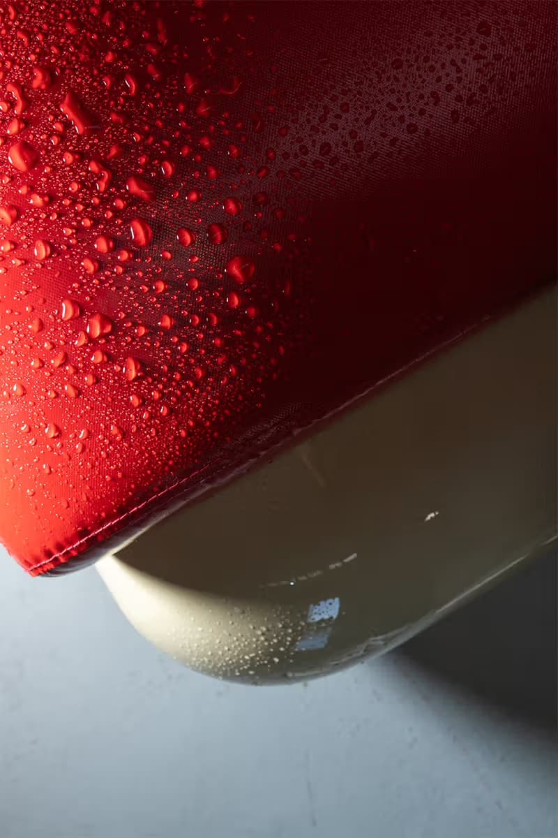 Holloway Li x Uma 推出全新 T4 Sofa，亮红 PVC 材质迎接户内外使用