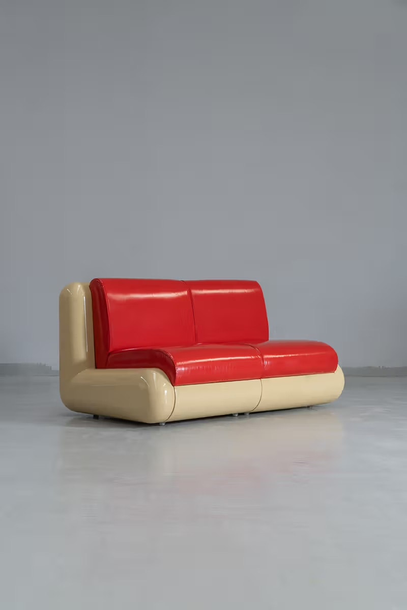 Holloway Li x Uma 推出全新 T4 Sofa，亮红 PVC 材质迎接户内外使用