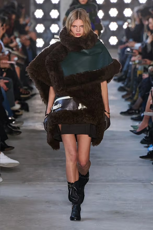 sacai 发布最新 2025 秋冬系列