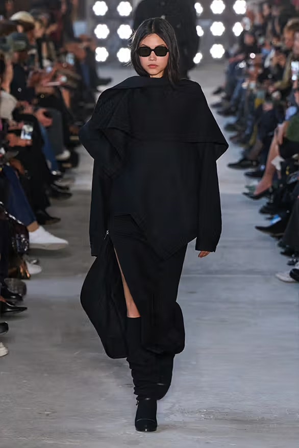 sacai 发布最新 2025 秋冬系列