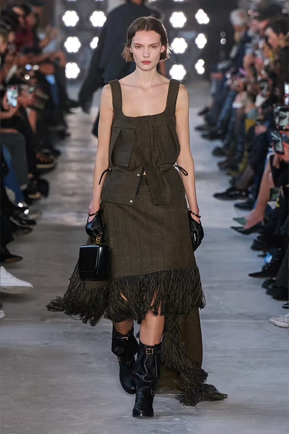 sacai 发布最新 2025 秋冬系列