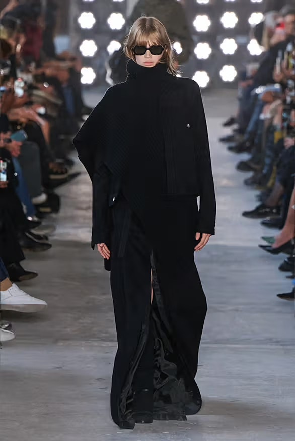 sacai 发布最新 2025 秋冬系列