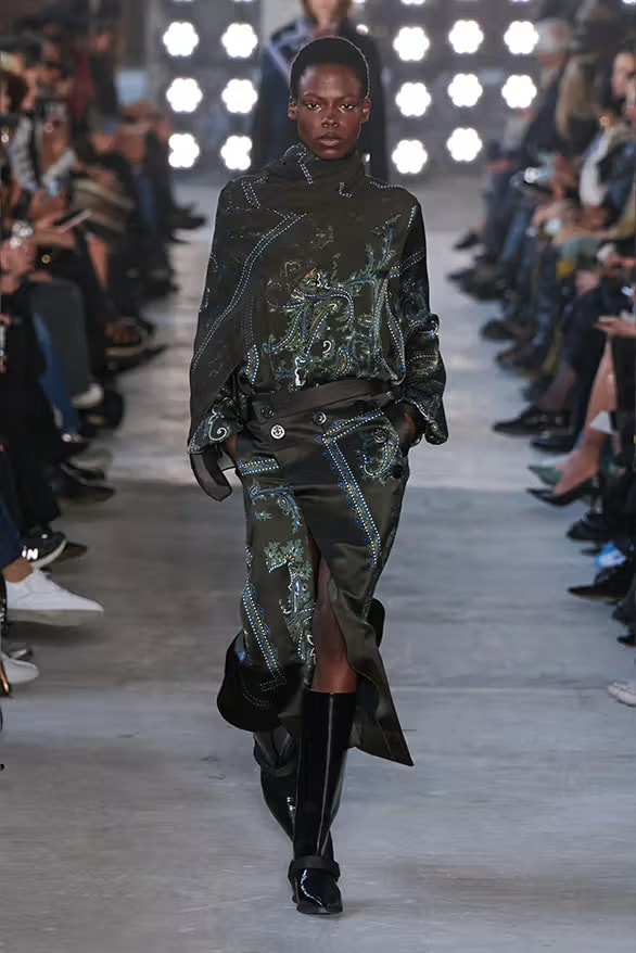 sacai 发布最新 2025 秋冬系列