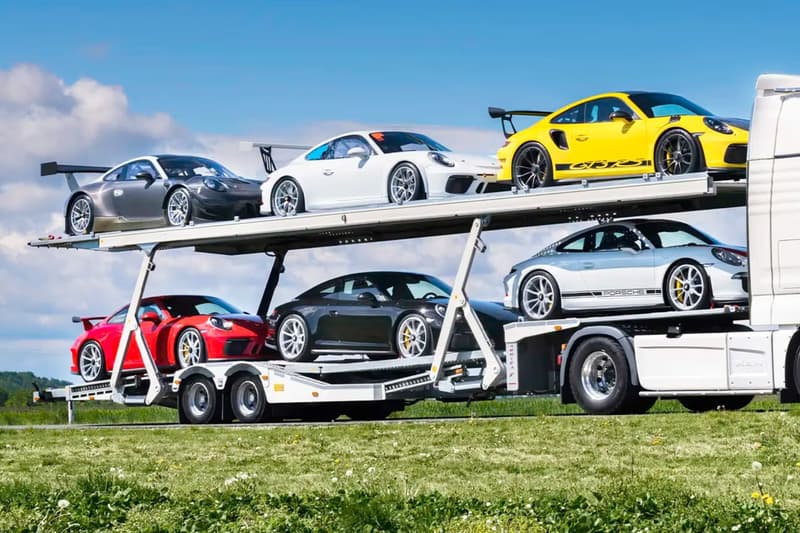 六輛全新車況稀有 991 世代 Porsche 911 同捆展開拍賣