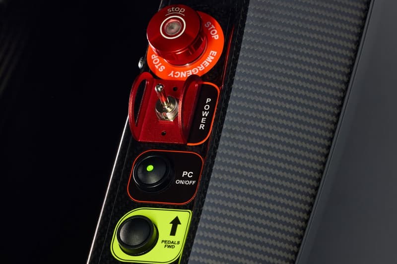 Aston Martin 攜手 Curv Racing 打造限量 50 部頂級賽車模擬器