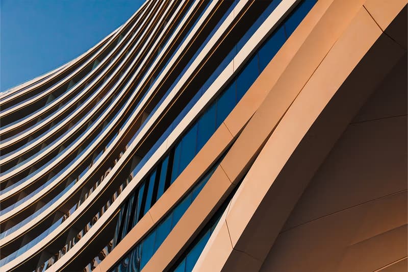 前衛的超級遊艇美學！迪拜 Jumeirah 卓美亞港灣酒店開幕