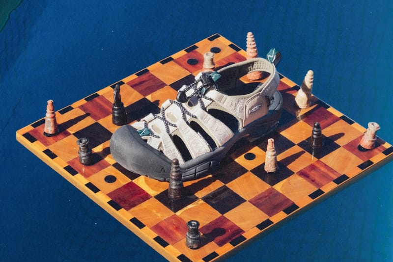 KEEN 再度携手 Gramicci 打造 Newport Retro 联名鞋款