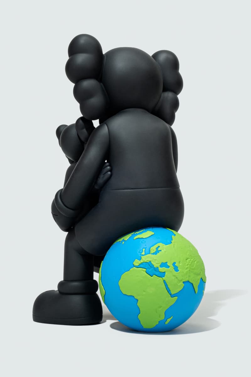 《KAWS:HOLIDAY》泰国站限量系列完整揭晓