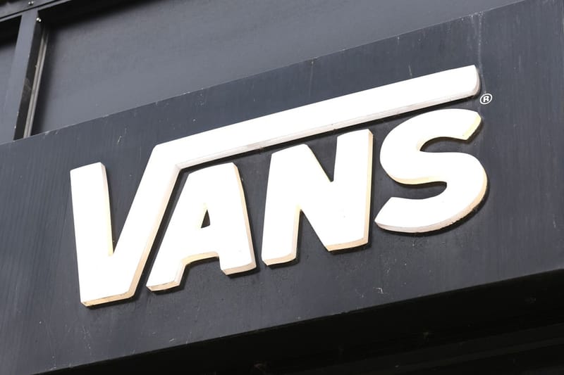 Vans 及 The North Face 母公司 VF Corporation 股價暴跌