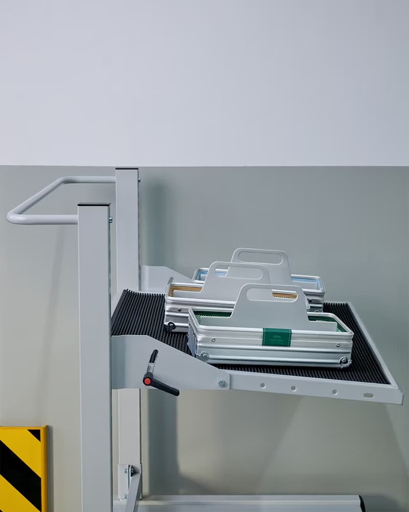 RIMOWA 與瑞士家具品牌 Vitra 推出聯名行動椅