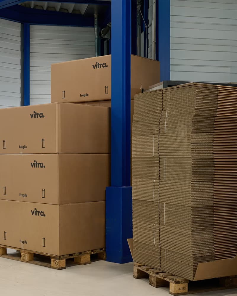 RIMOWA 與瑞士家具品牌 Vitra 推出聯名行動椅