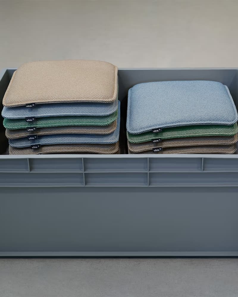 RIMOWA 與瑞士家具品牌 Vitra 推出聯名行動椅