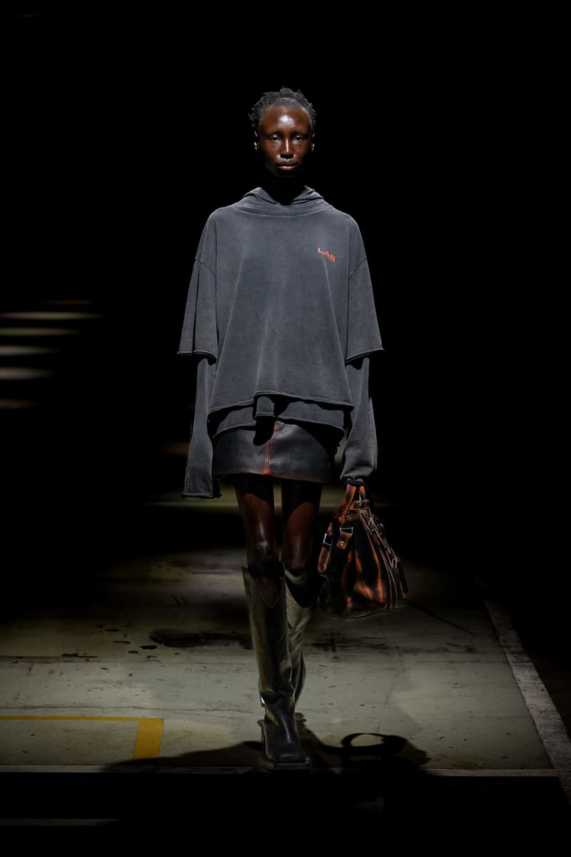 CAMPERLAB 于巴黎男装周发布全新 2026 春夏系列