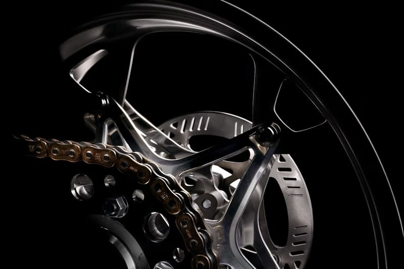 Richard Mille 攜手 Brough Superior 打造全球限定 150 輛 RMB01 競速車型