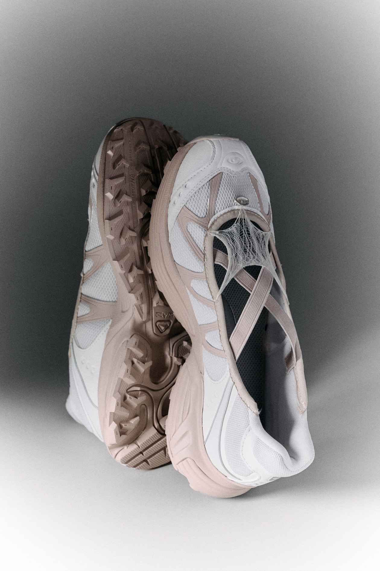 闪耀巴黎！Salomon 携手 Hypebeast 打造「Road to the Future」特别纪录片