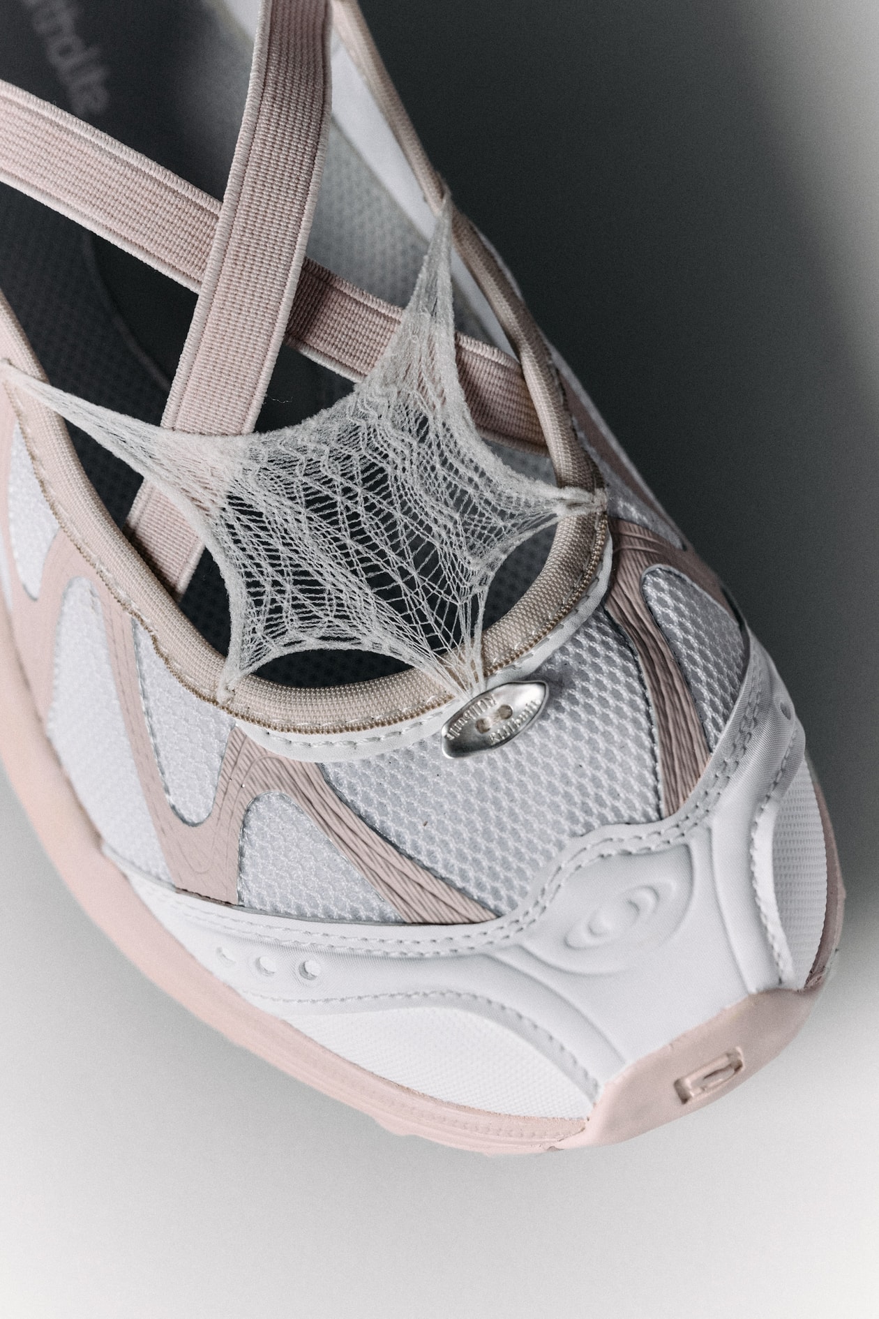 闪耀巴黎！Salomon 携手 Hypebeast 打造「Road to the Future」特别纪录片