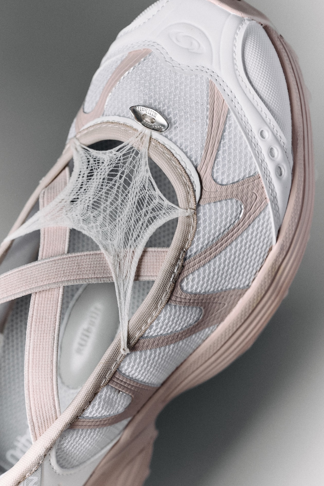 闪耀巴黎！Salomon 携手 Hypebeast 打造「Road to the Future」特别纪录片