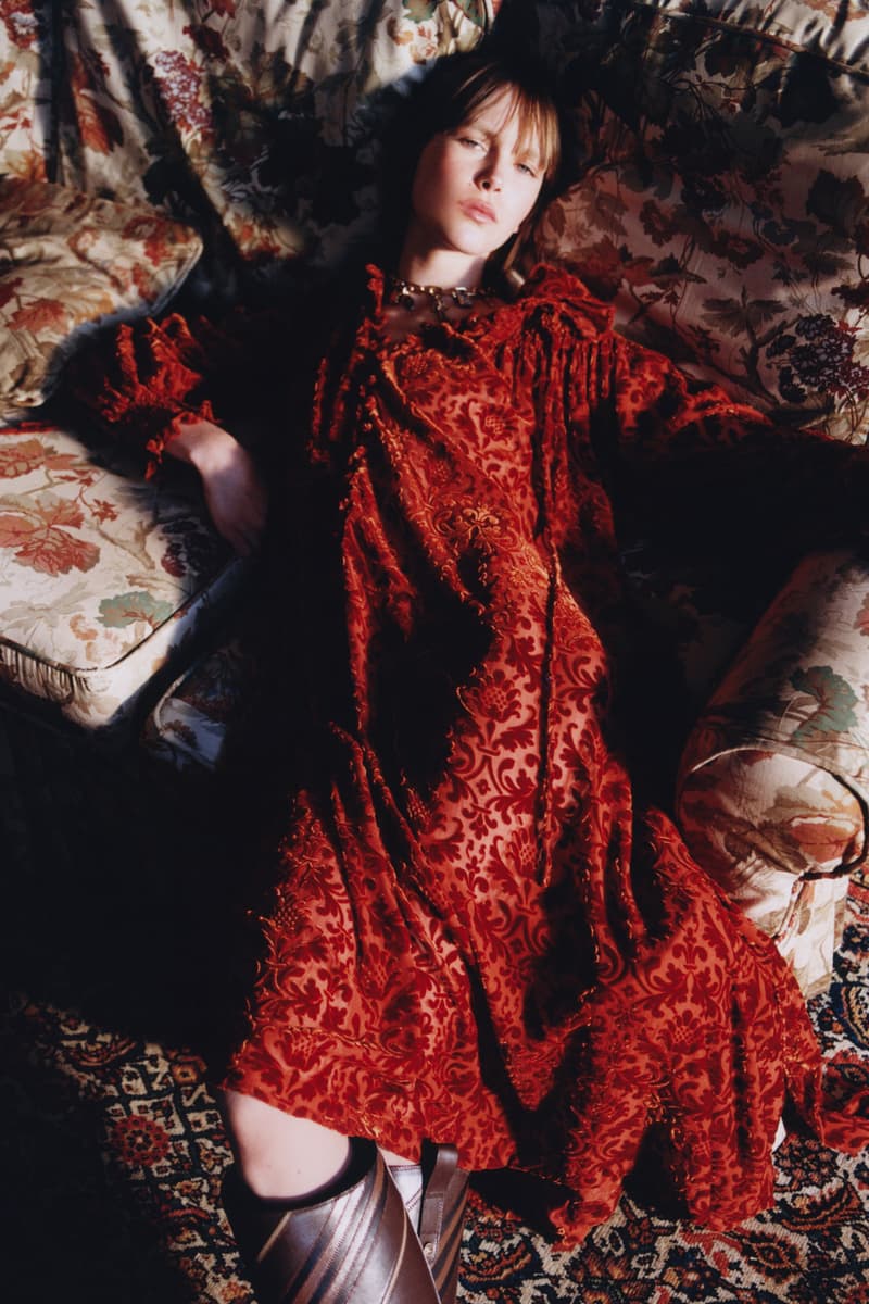 Burberry 隆重呈献 2025 冬季宣传大片《庄园漫游》