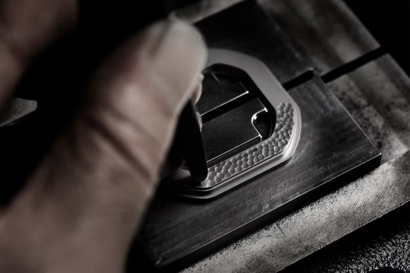 G-SHOCK 發表限量 500 枚頂級系列 MR-G 鎚起工藝定製錶款