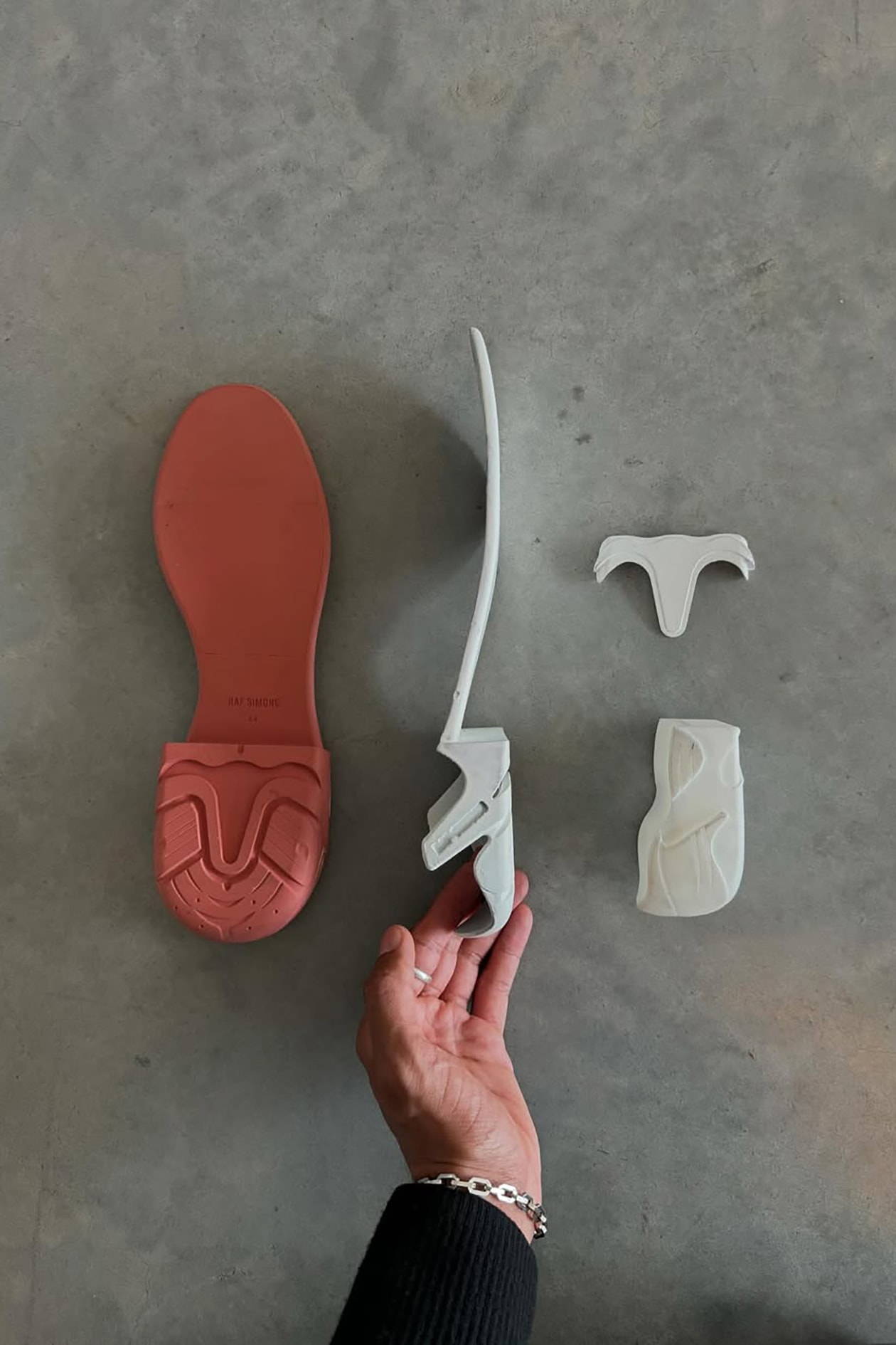 Footwear “Mercenaries”: The Disruptive Force Operating Outside the Brands 鞋履界的「雇佣兵」：游离于品牌体系之外的颠覆力量