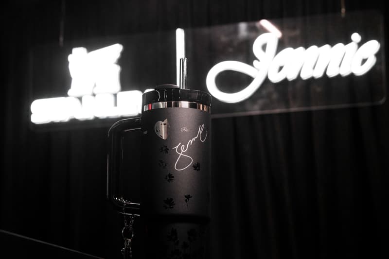 Stanley 1913 携手 JENNIE 推出联名水杯系列