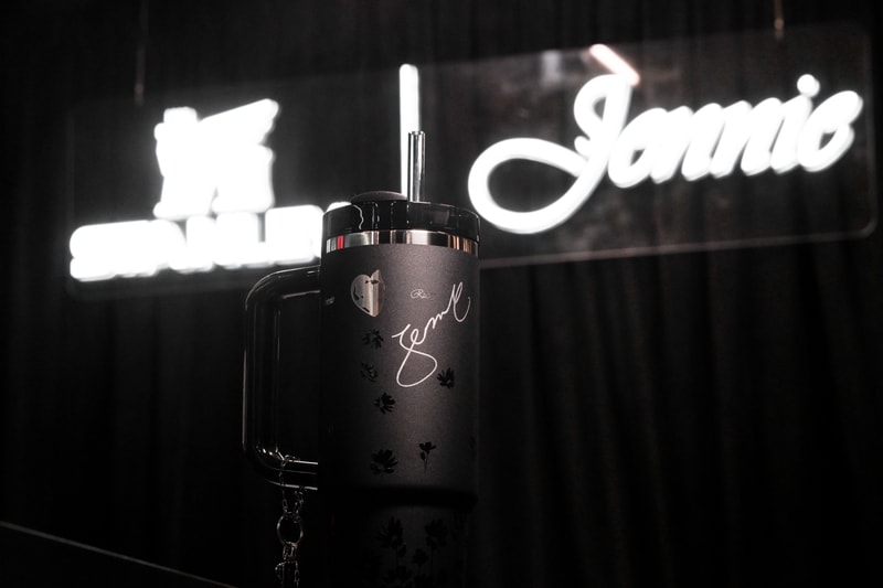 Stanley 1913 携手 JENNIE 推出联名水杯系列