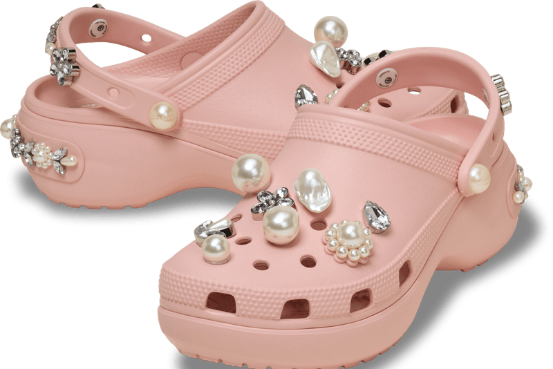 Crocs 卡骆驰再度联手 Simone Rocha 揭幕全新联名系列