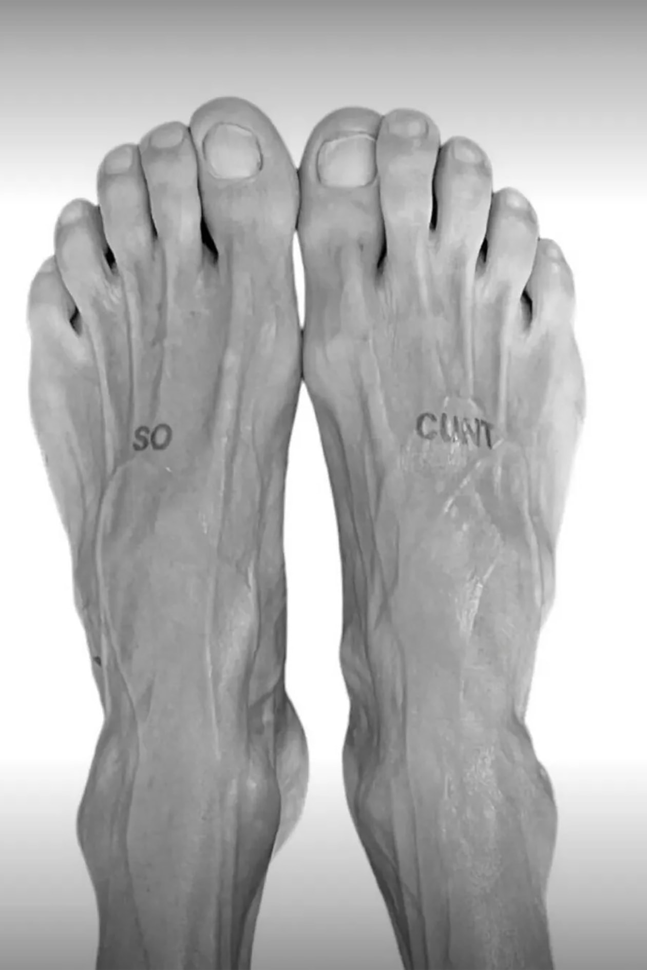 为何你喜爱的时装设计师们都注册了 OnlyFans？