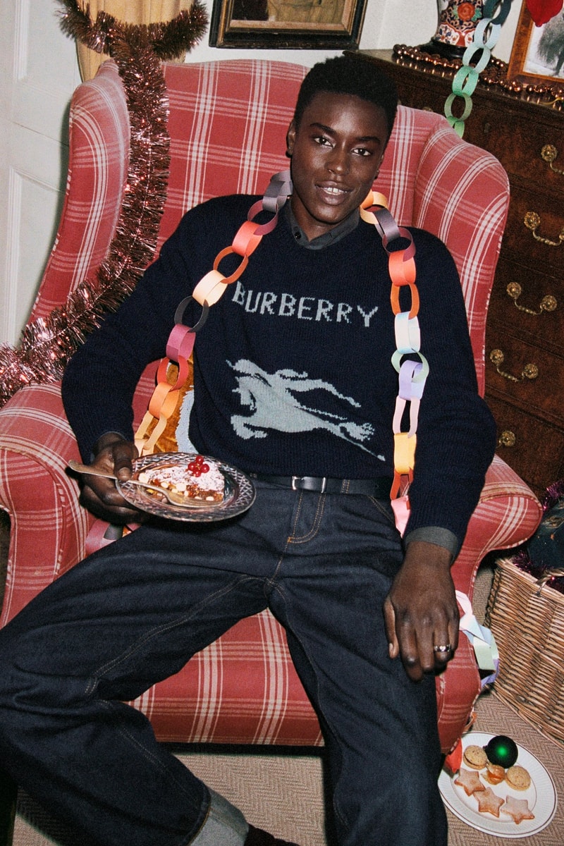 Burberry 呈献 2025 全新大片《佳节「骑」遇》