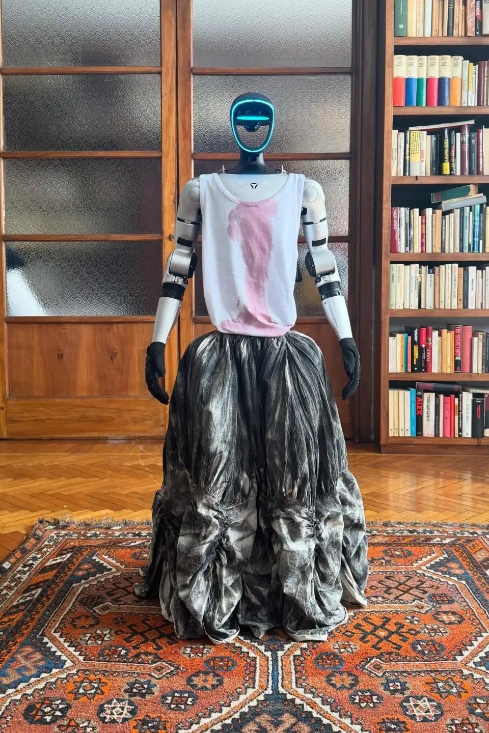 当真实肉体成为枷锁，时尚世界正在厌倦人类？