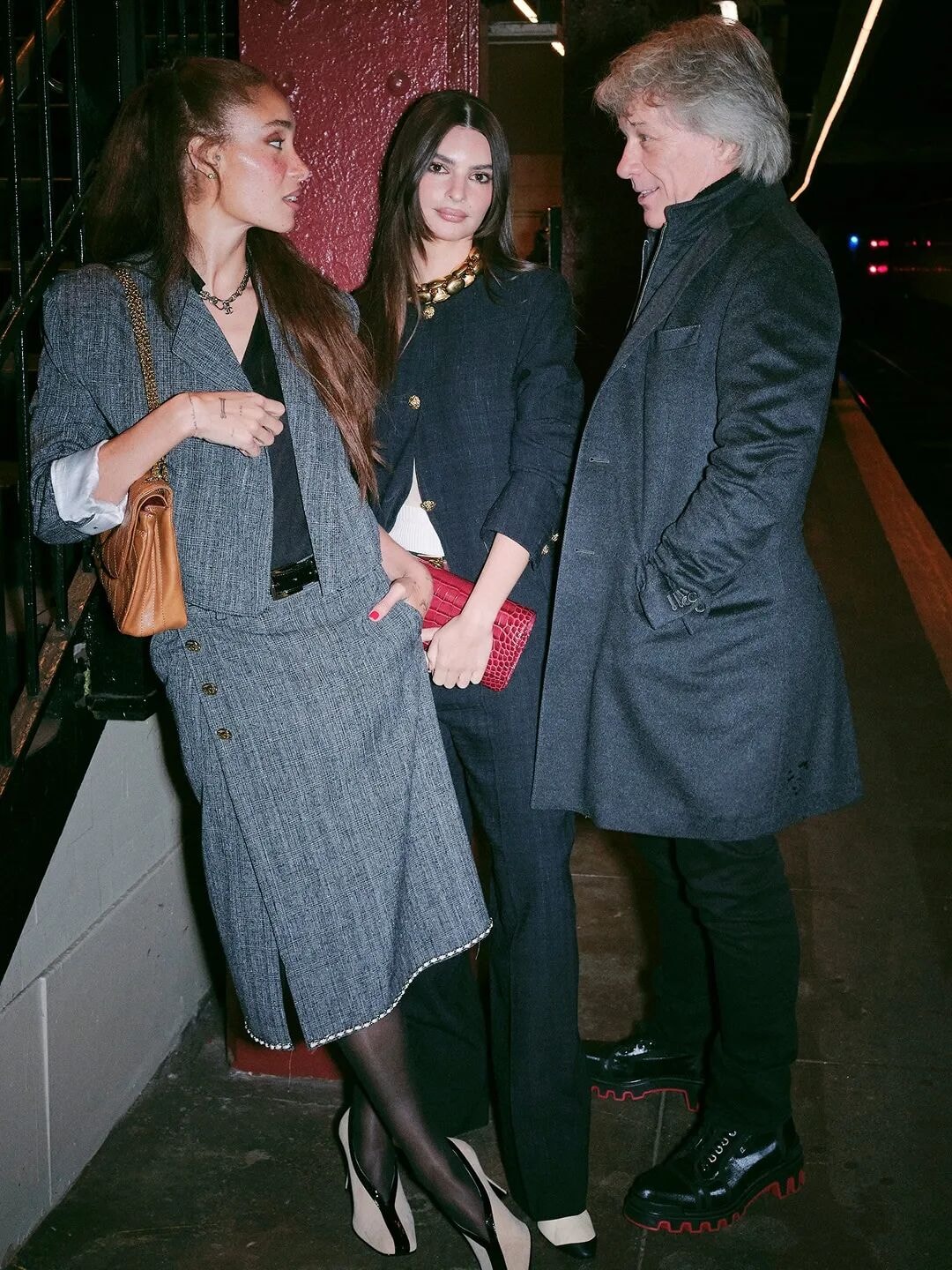 穿着 Chanel 挤地铁，一场顶级时装屋精心制造的混乱？