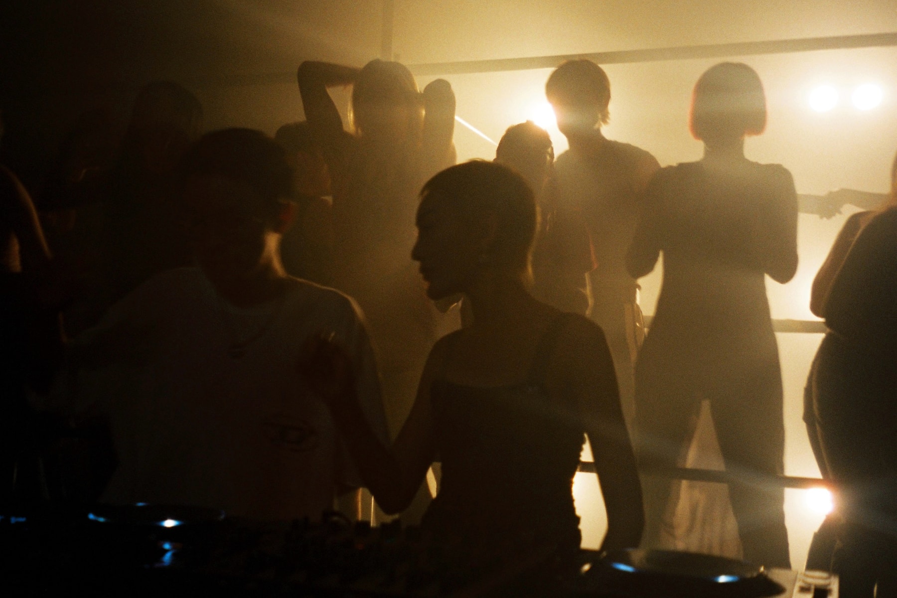 Through the Lens:一个外国摄影师镜头里的中国地下俱乐部视觉档案