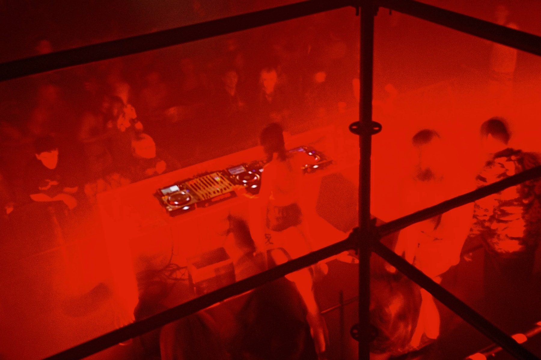 Through the Lens：一个外国摄影师镜头里的中国地下俱乐部视觉档案