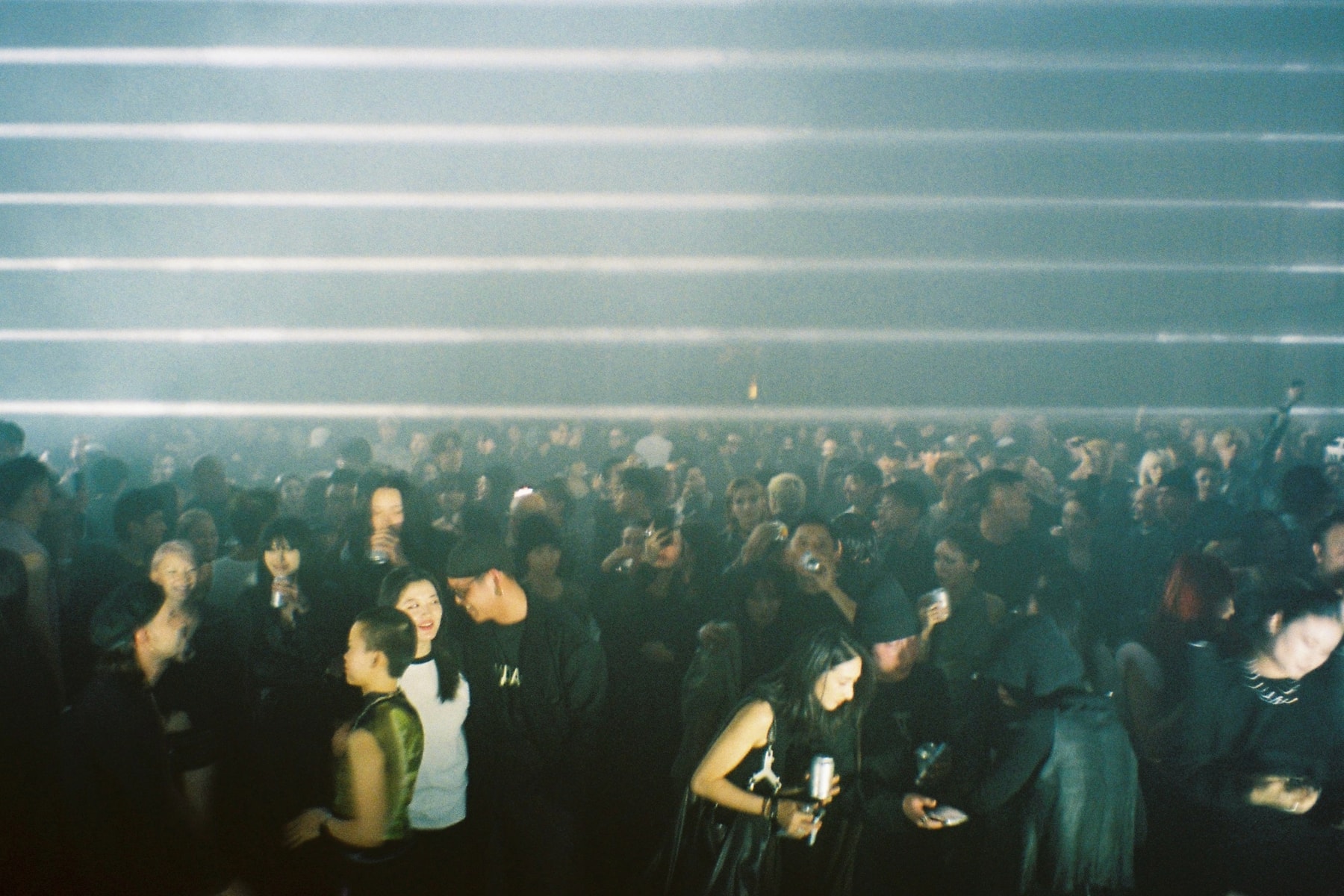 Through the Lens:一个外国摄影师镜头里的中国地下俱乐部视觉档案